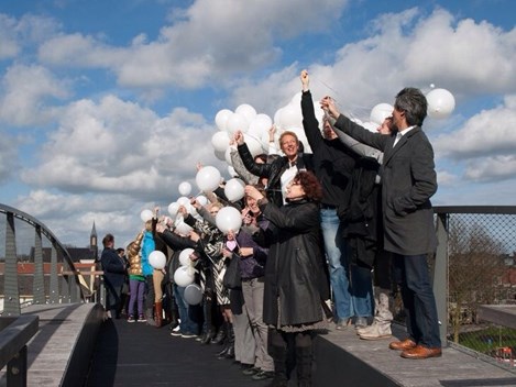 Ballonnen oplaten Troostdag Gaia Uitvaartbegeleiding