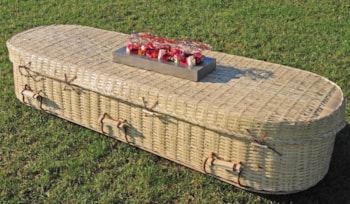 Bamboo uitvaart mand GreenCoffins via Gaia Uitvaartbegeleiding Purmerend
